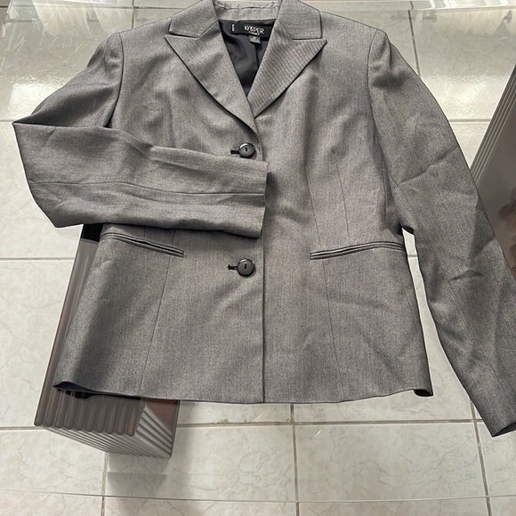 Kasper Women's Three Button Jacket, Small - Picture 2 of 6
